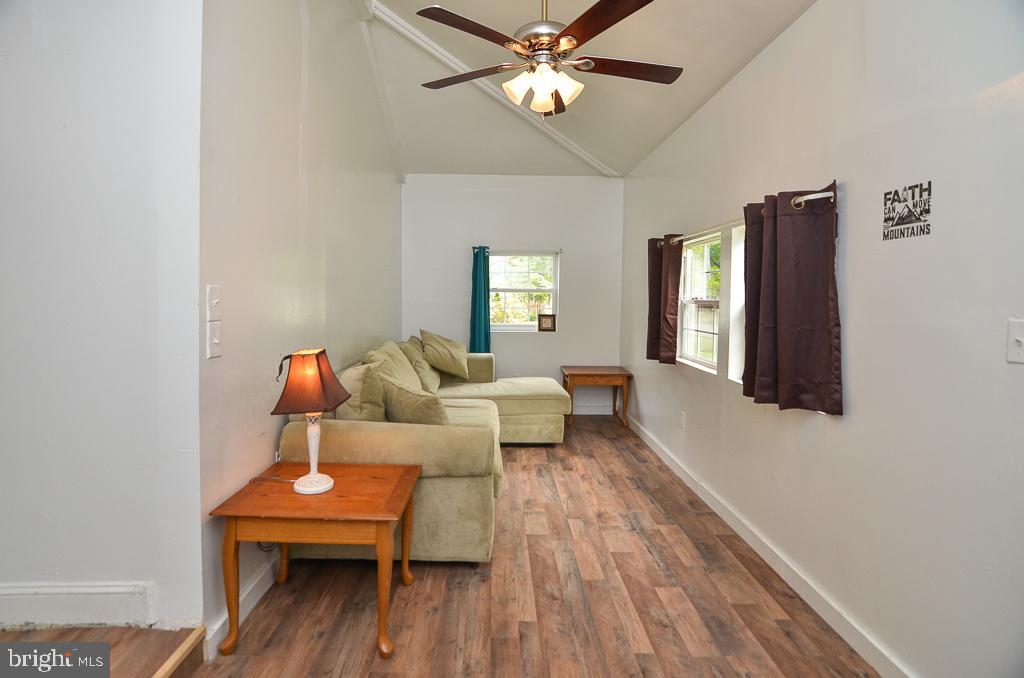 121 6th Street Colonial Beach, VA 22443 - Photo 5 of 33 Living Room