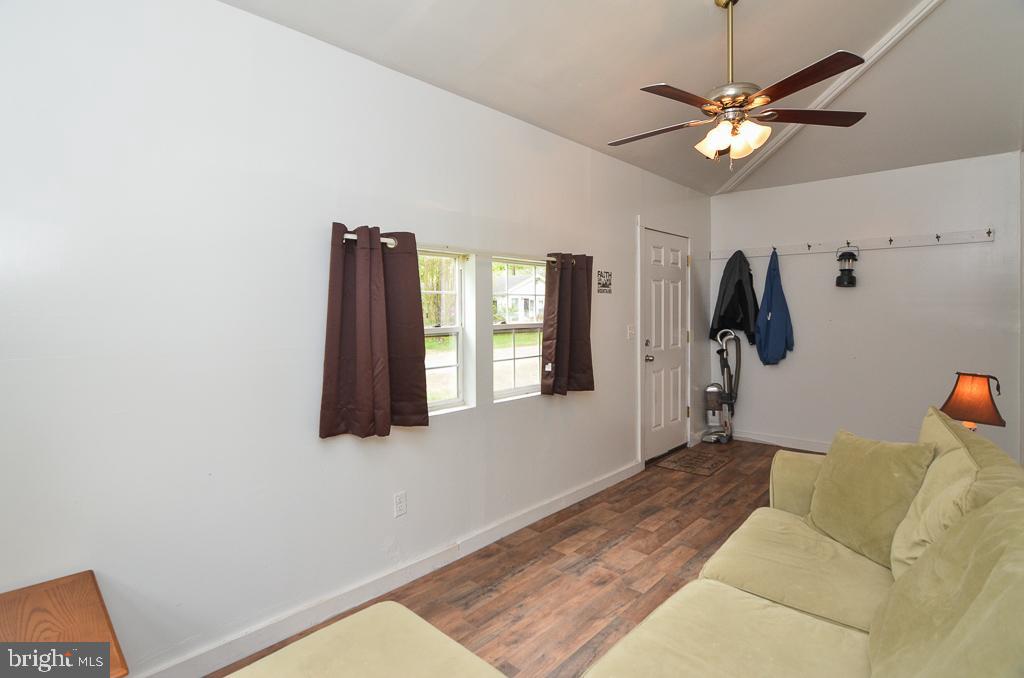 121 6th Street Colonial Beach, VA 22443 - Photo 7 of 33 Living Room
