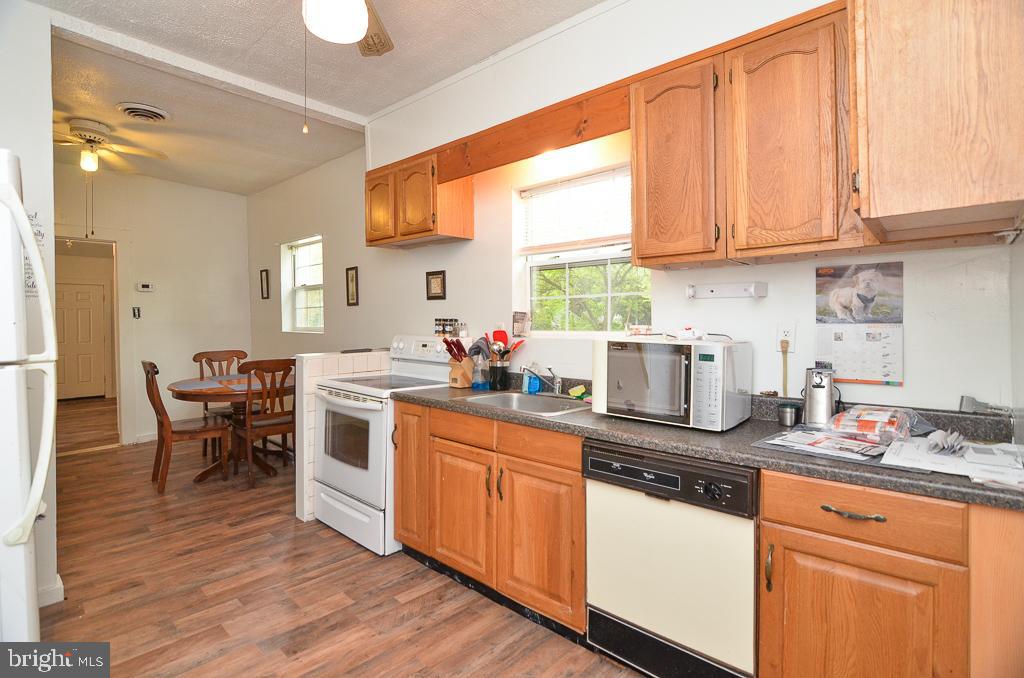 121 6th Street Colonial Beach, VA 22443 - Photo 10 of 33 Kitchen