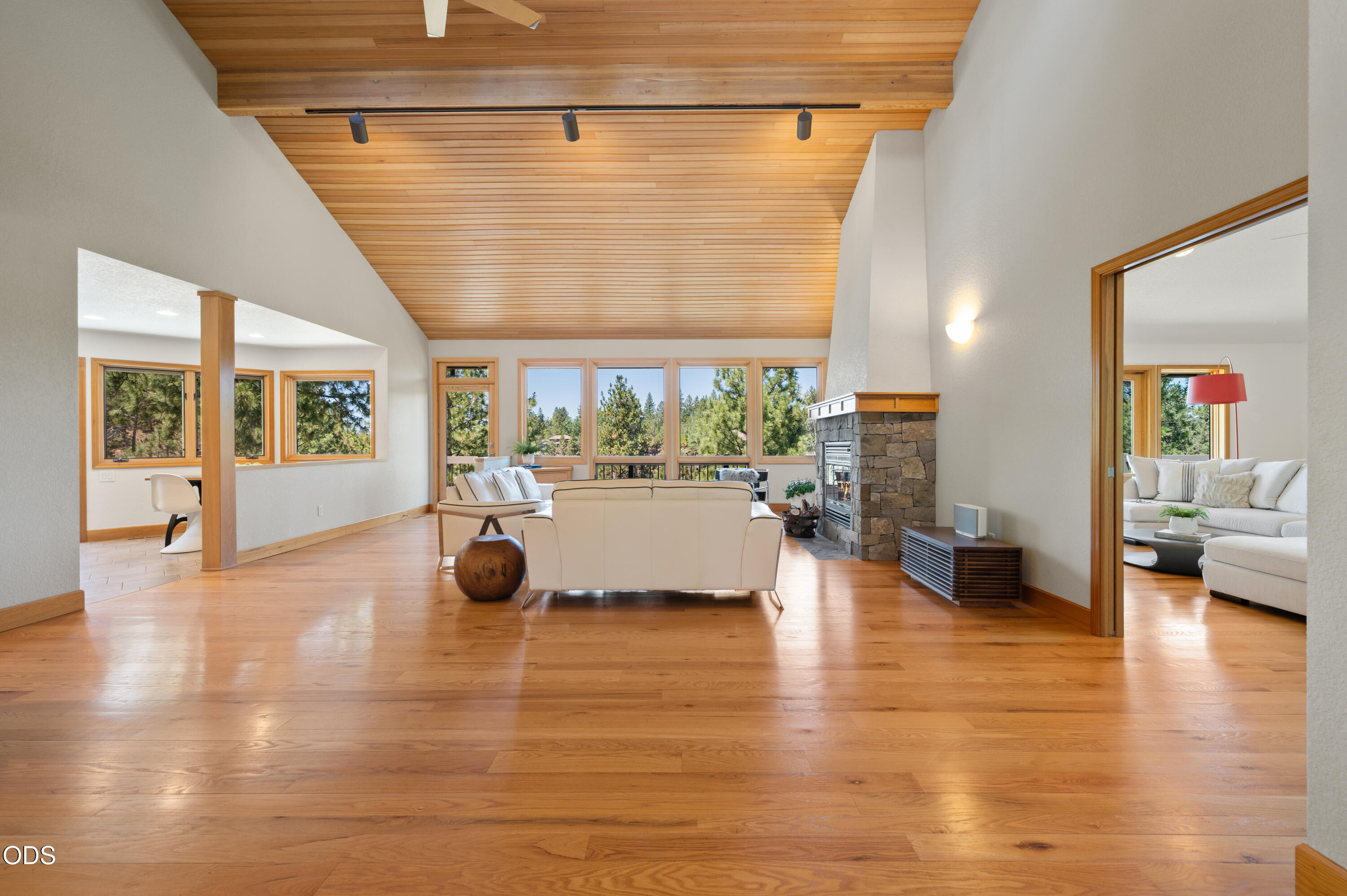 4211 Northwest Lower Village Road Bend, OR 97703 - Photo 7 of 58
