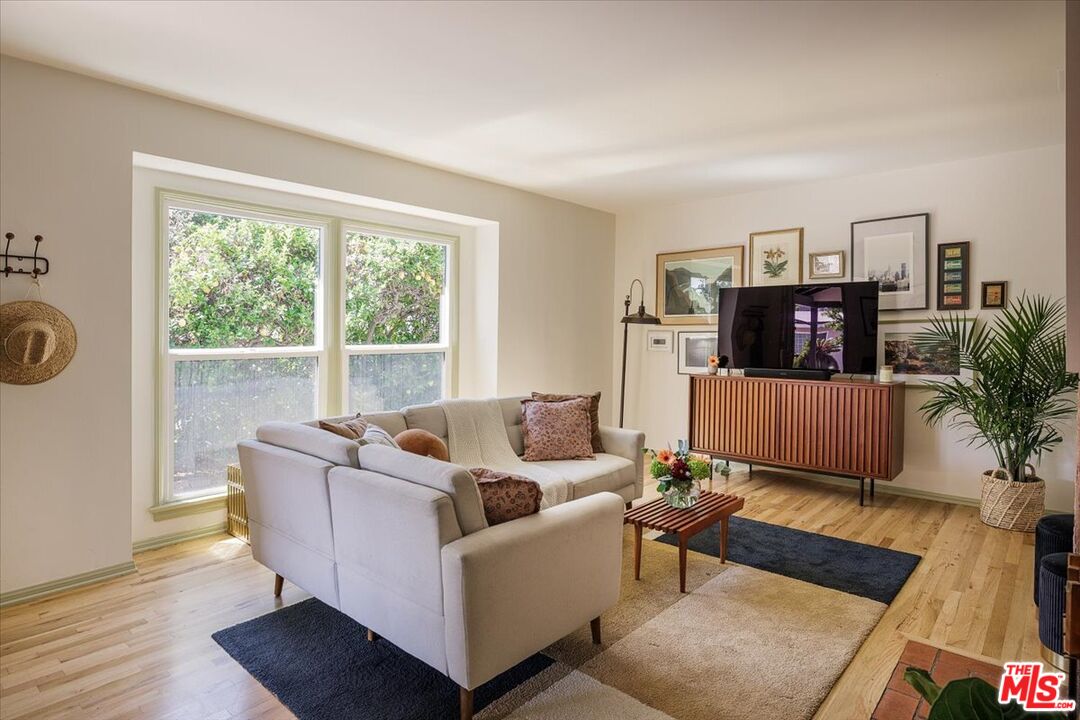 3510 Ferncroft Road Los Angeles, CA 90039 - Photo 3 of 32