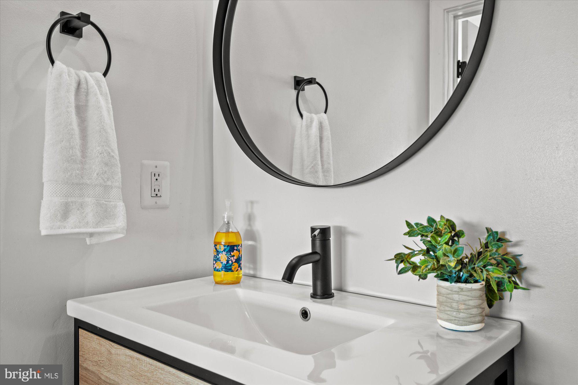732 15th Street Southeast, Unit 6 Washington, DC 20003 - Photo 29 of 41