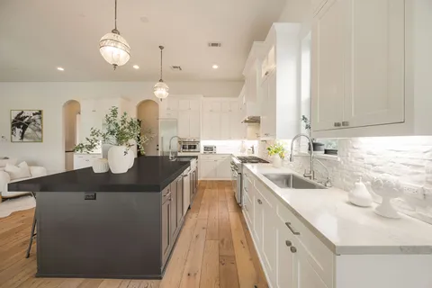 $2,630,000 | 4501 Valerie Street, Bellaire, TX 77401