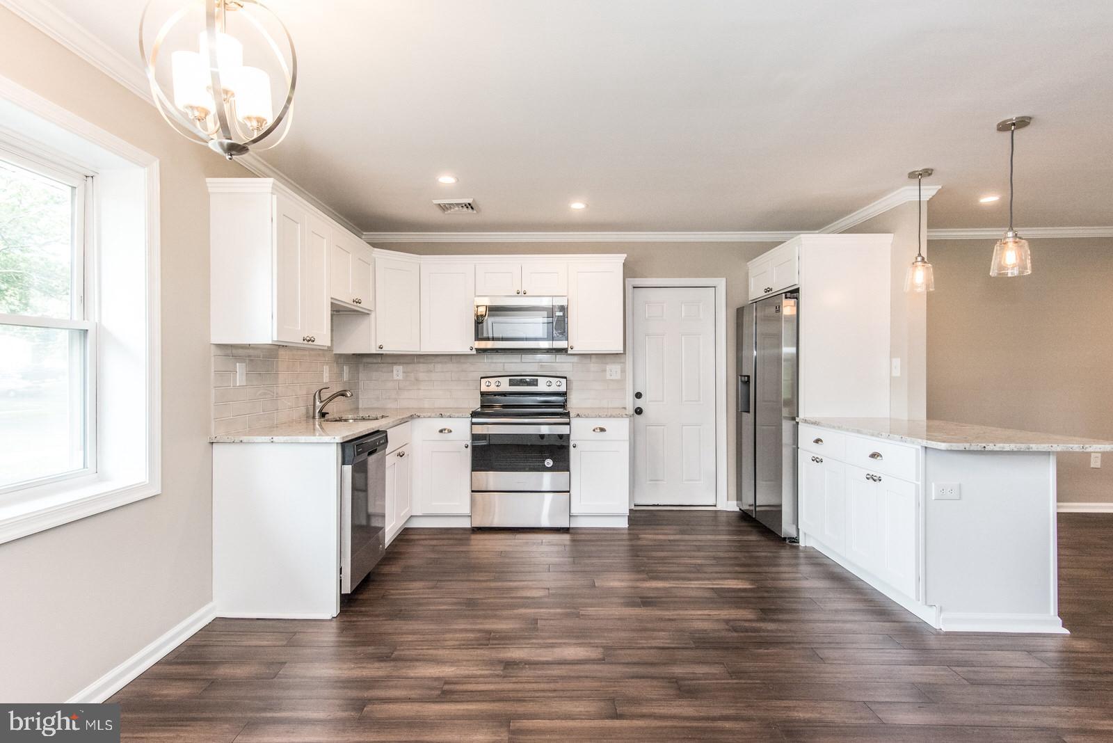 28 Gun Road Levittown, PA 19057 - Photo 12 of 40