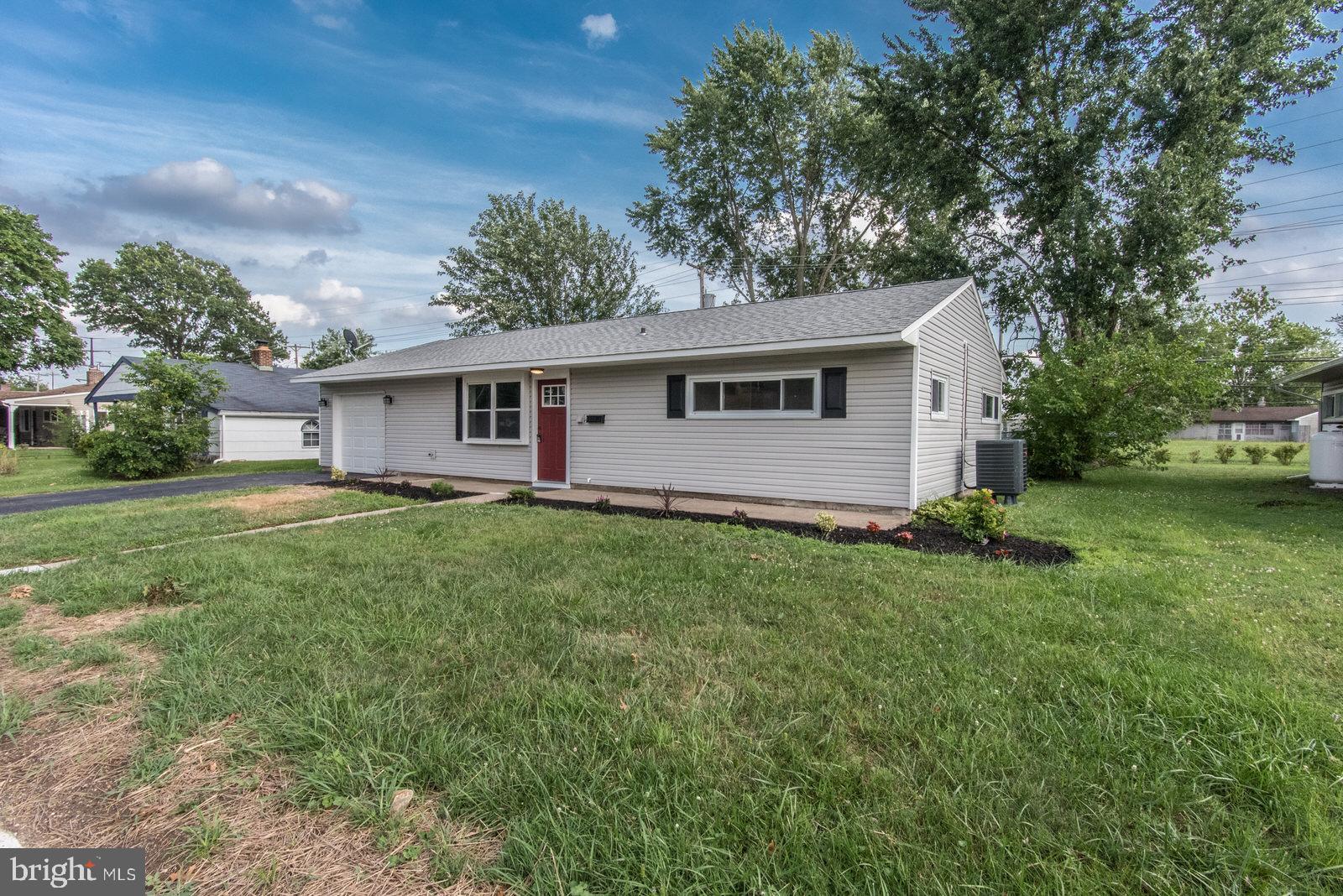 28 Gun Road Levittown, PA 19057 - Photo 3 of 40