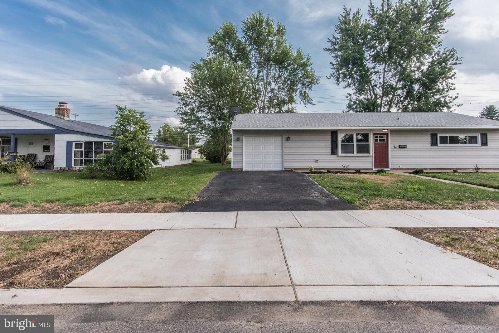 28 Gun Road Levittown, PA 19057 - Photo 4 of 40