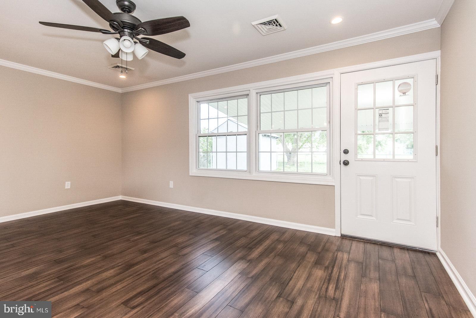 28 Gun Road Levittown, PA 19057 - Photo 5 of 40