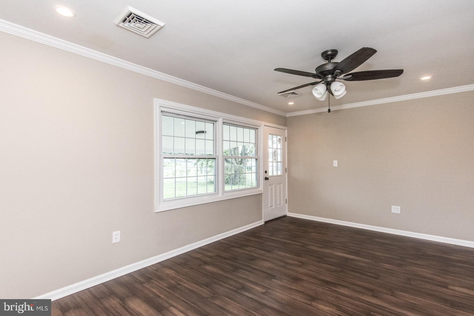 28 Gun Road Levittown, PA 19057 - Photo 6 of 40