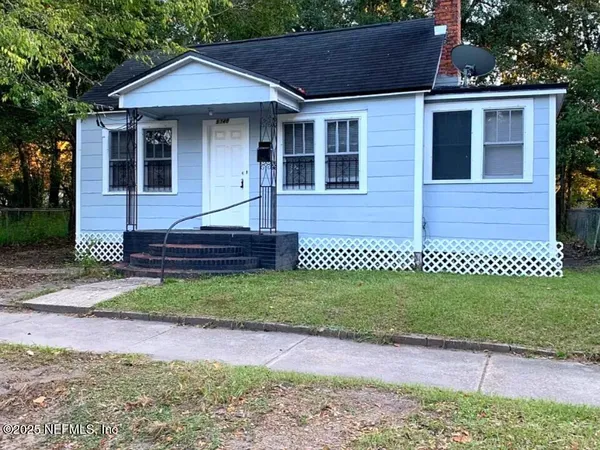 a view of a house with a small yard