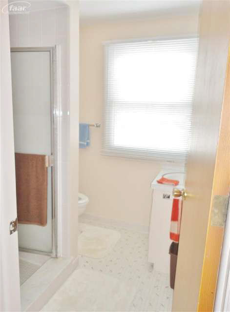 5393 East Potter Road Flint, MI 48506 - Photo 11 of 27 20390245-11.JPG