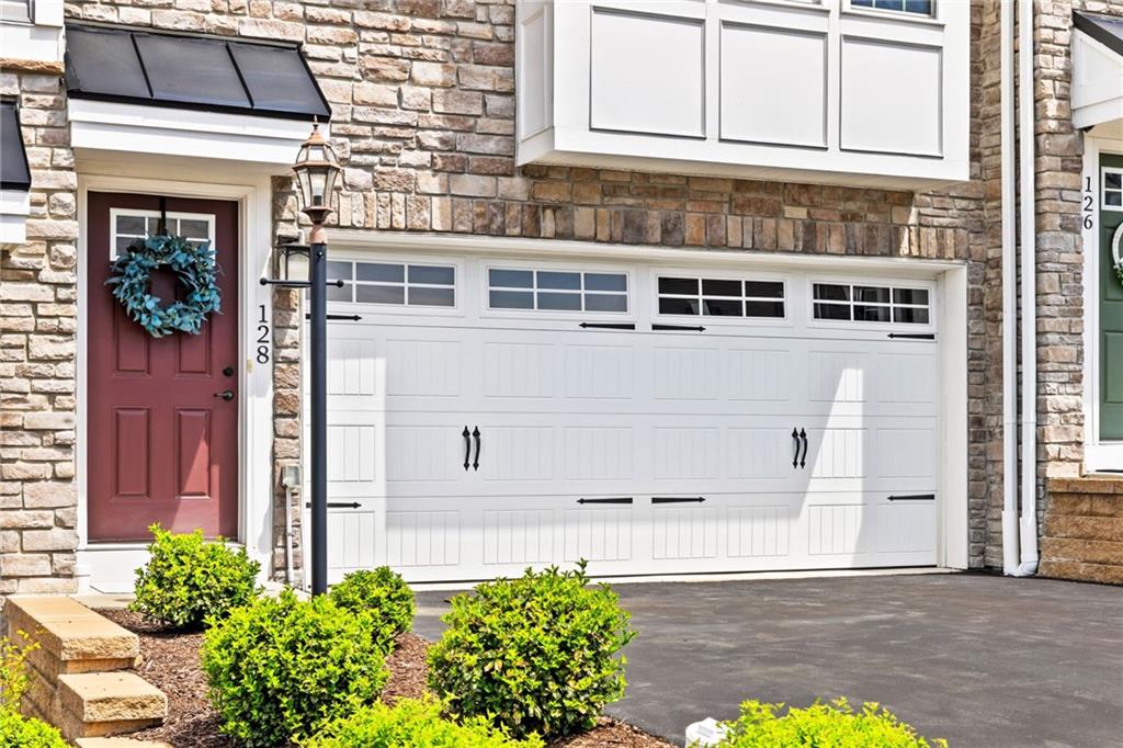 128 Cole Drive McKees Rocks, PA 15136 - Photo 4 of 38 Gallery Image 4