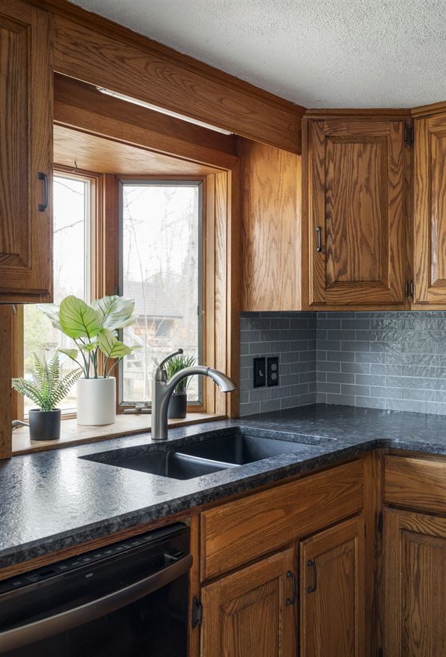 3188 North Three Mile Road Traverse City, MI 49686 - Photo 8 of 29 1881915-7.JPG