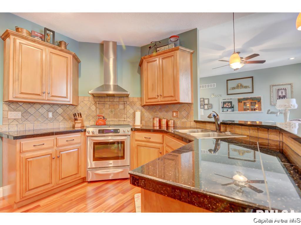 325 Brookside Lane Chatham, IL 62629 - Photo 9 of 27 Gallery Image 9