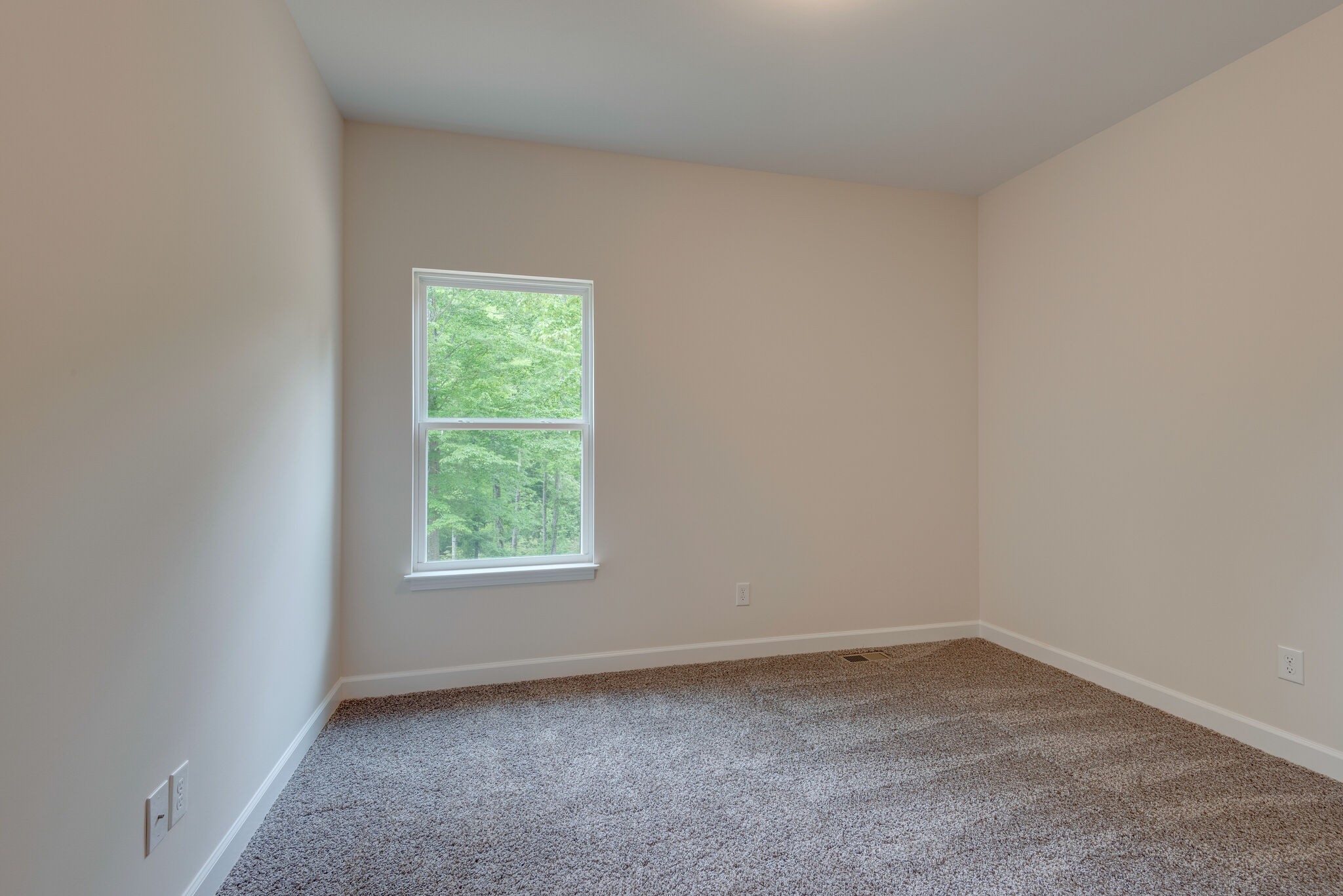 1170 Cowan Road Dickson, TN 37055 - Photo 19 of 30 an empty room with a window