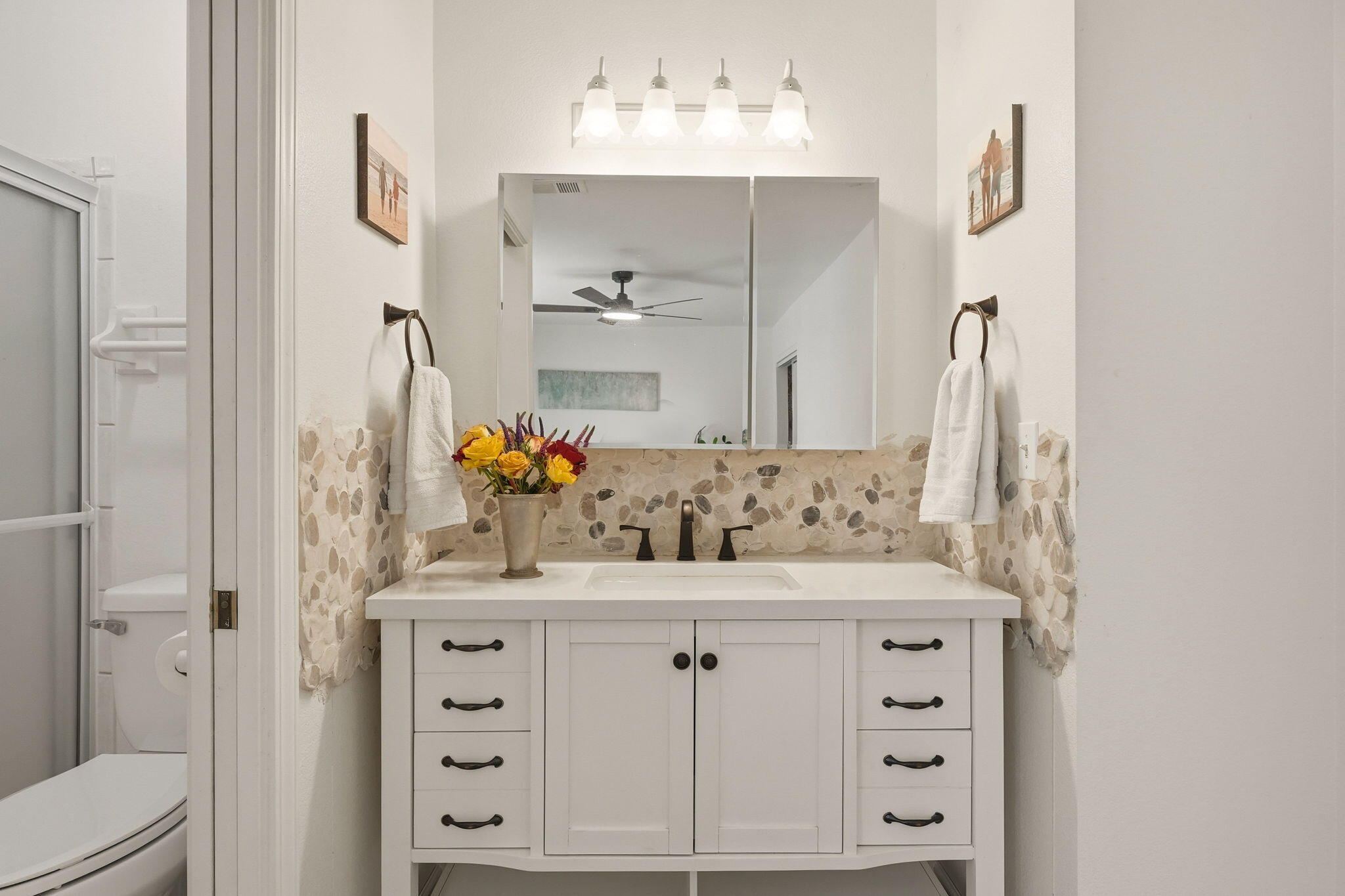 1803 Stetson Way Redding, CA 96003 - Photo 17 of 32 Primary Bathroom