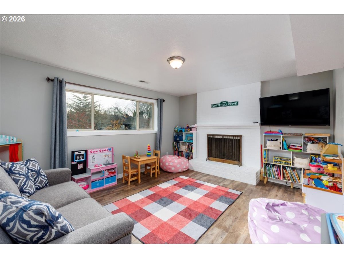 13165 Northwest Overton Street Portland, OR 97229 - Photo 25 of 38 Family Room