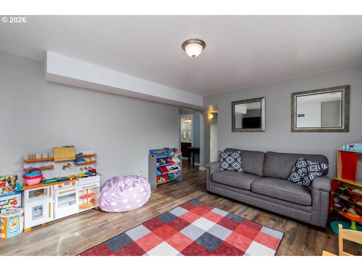 13165 Northwest Overton Street Portland, OR 97229 - Photo 26 of 38 Family Room