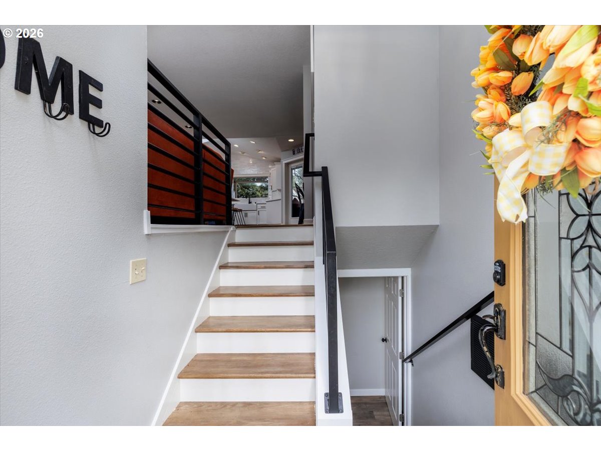 13165 Northwest Overton Street Portland, OR 97229 - Photo 5 of 38 Entrance/Foyer