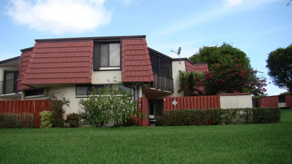 $2,400 | 3845 Victoria Drive, West Palm Beach, FL 33406