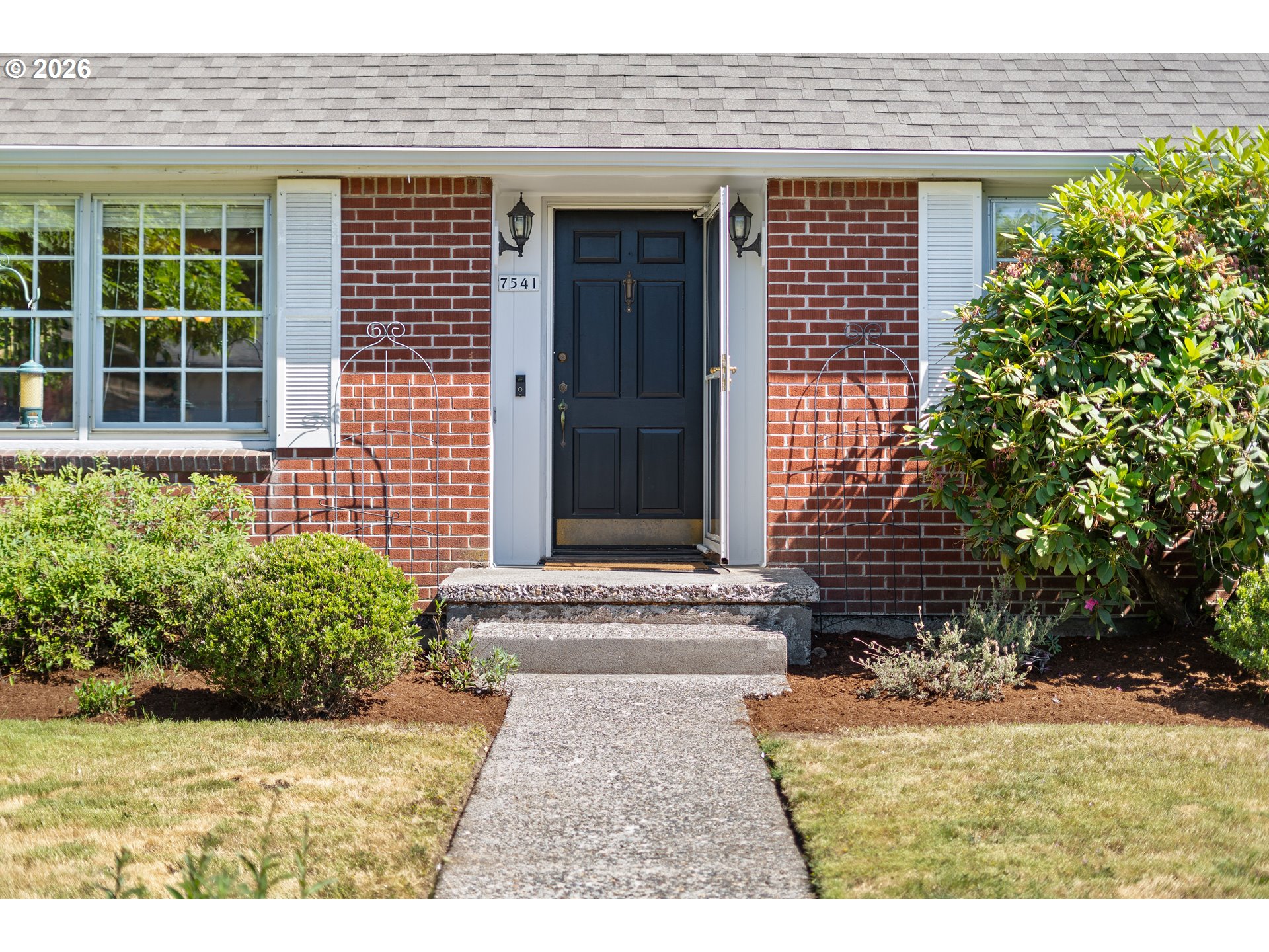 7541 Northeast Alameda Street Portland, OR 97213 - Photo 2 of 35 a view of entrance front of the house