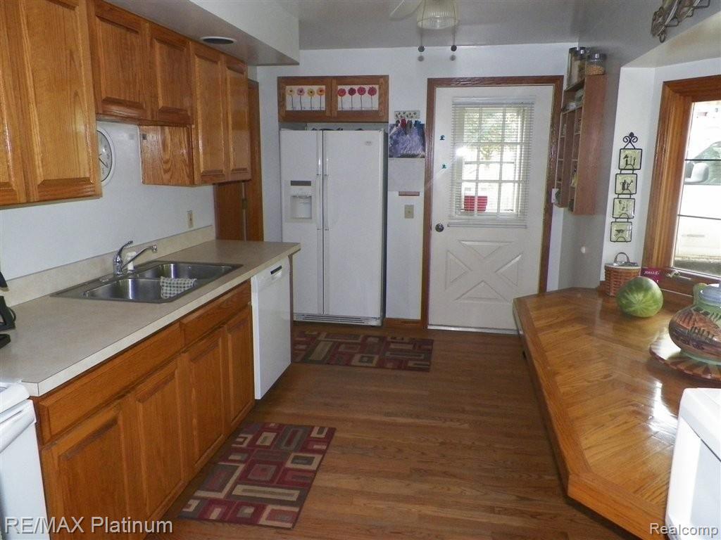 7215 Mabley Hill Road Fenton, MI 48430 - Photo 2 of 24 100_1656.JPG