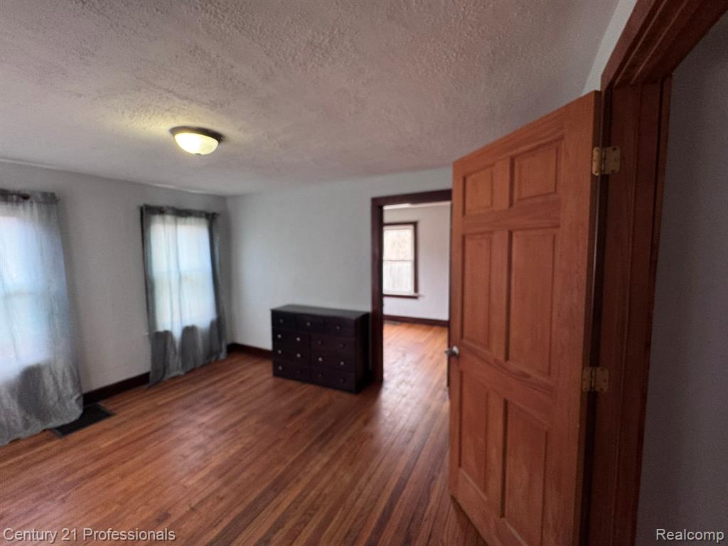 2021 West Rose Center Road Holly, MI 48442 - Photo 23 of 30