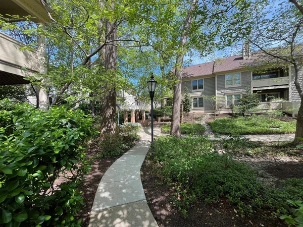 $3,200 | 5715 Balsam Grove Court, North Bethesda, MD 20852