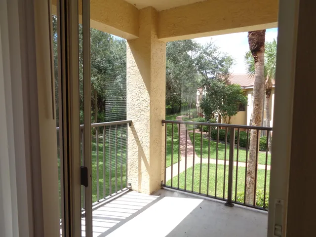 $215,000 | 10300 Fox Trail Road South, Unit 810, Royal Palm Beach, FL 33411