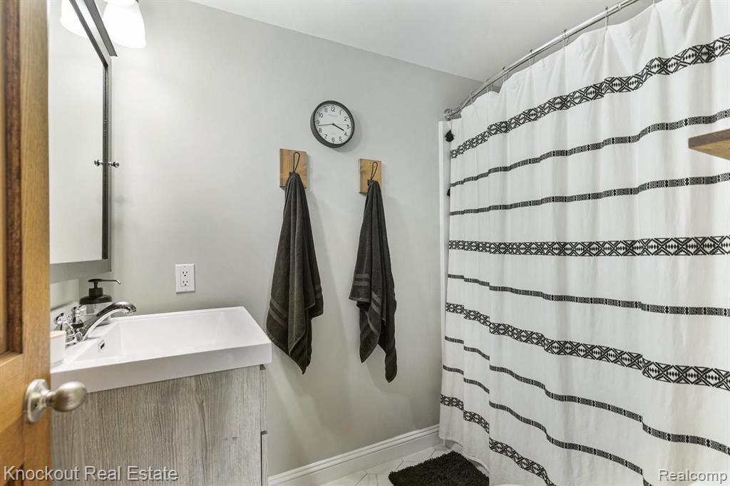 11145 Canada Road Birch Run, MI 48415 - Photo 21 of 62