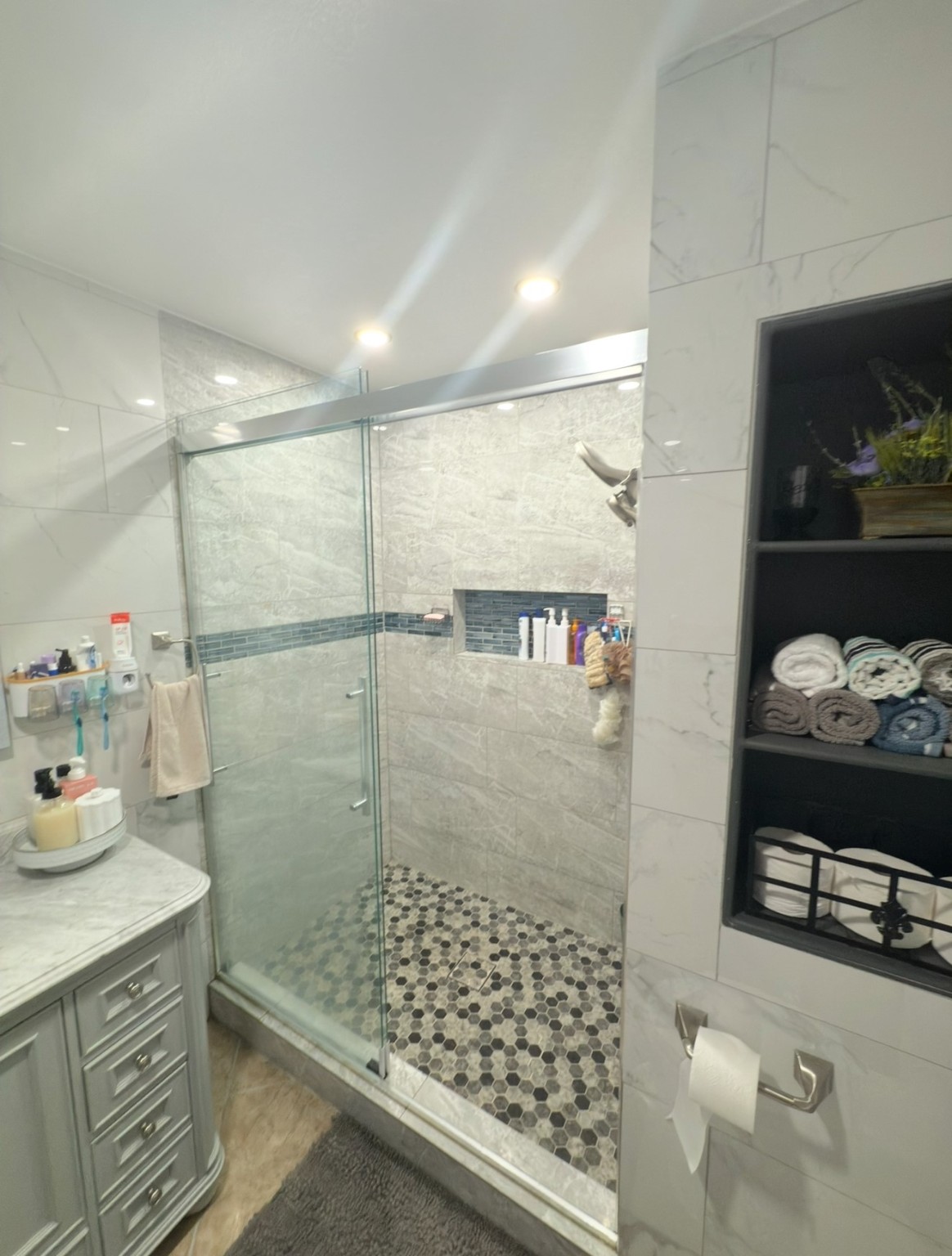 1900 Thomas Boulevard Port Arthur, TX 77640 - Photo 9 of 9 a bathroom with a shower