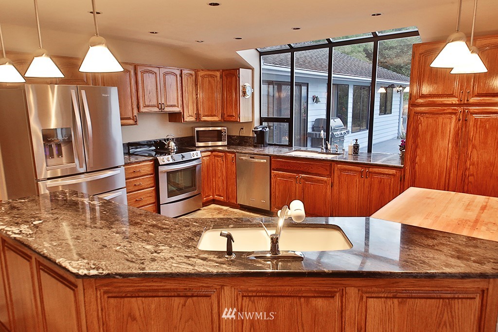 4886 Seahawk Lane Clinton, WA 98236 - Photo 9 of 25 Gallery Image 9