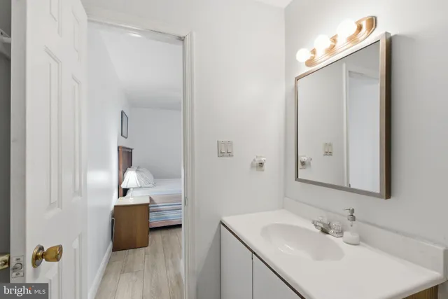 a en suite bathroom with a sink and mirror