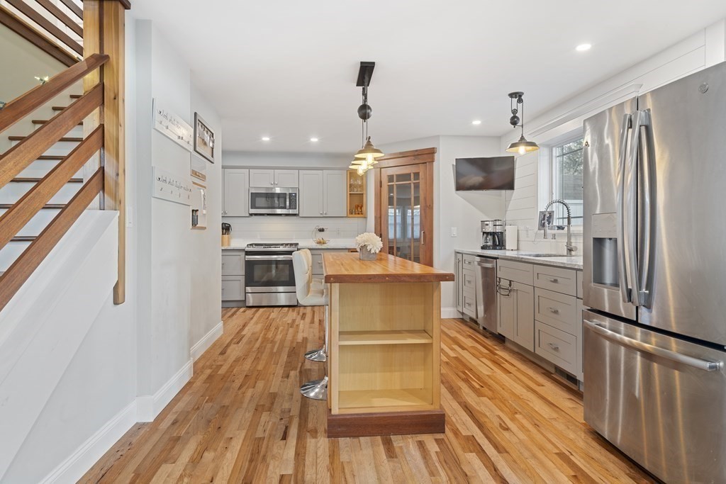 7 Abbott Road North Reading, MA 01864 - Photo 4 of 33 Gallery Image 4