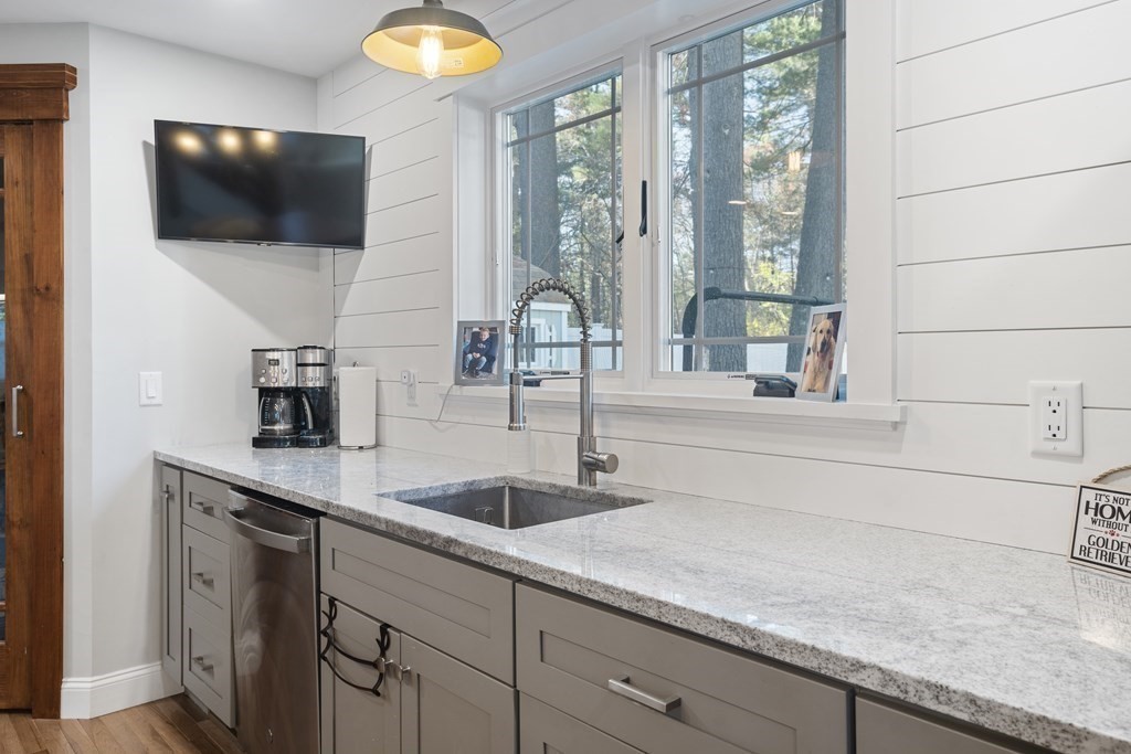 7 Abbott Road North Reading, MA 01864 - Photo 7 of 33 Gallery Image 7