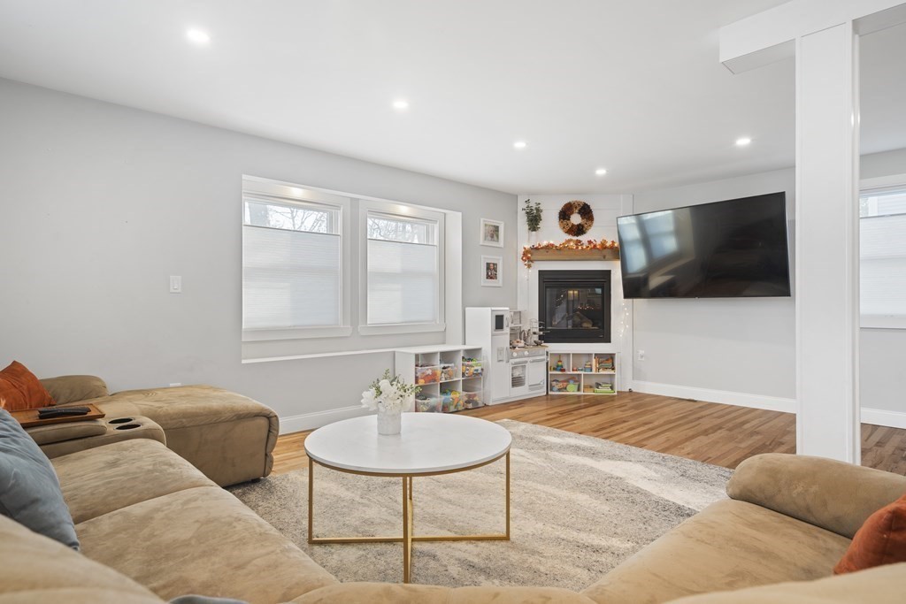 7 Abbott Road North Reading, MA 01864 - Photo 10 of 33 Gallery Image 10