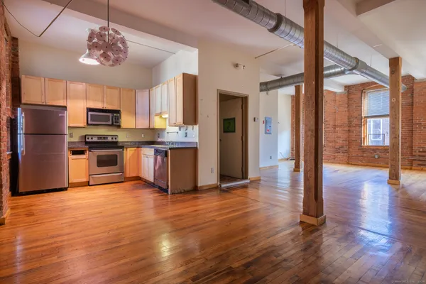 $2,200 | 325 Lafayette Street, Unit 5204, Bridgeport, CT 06604