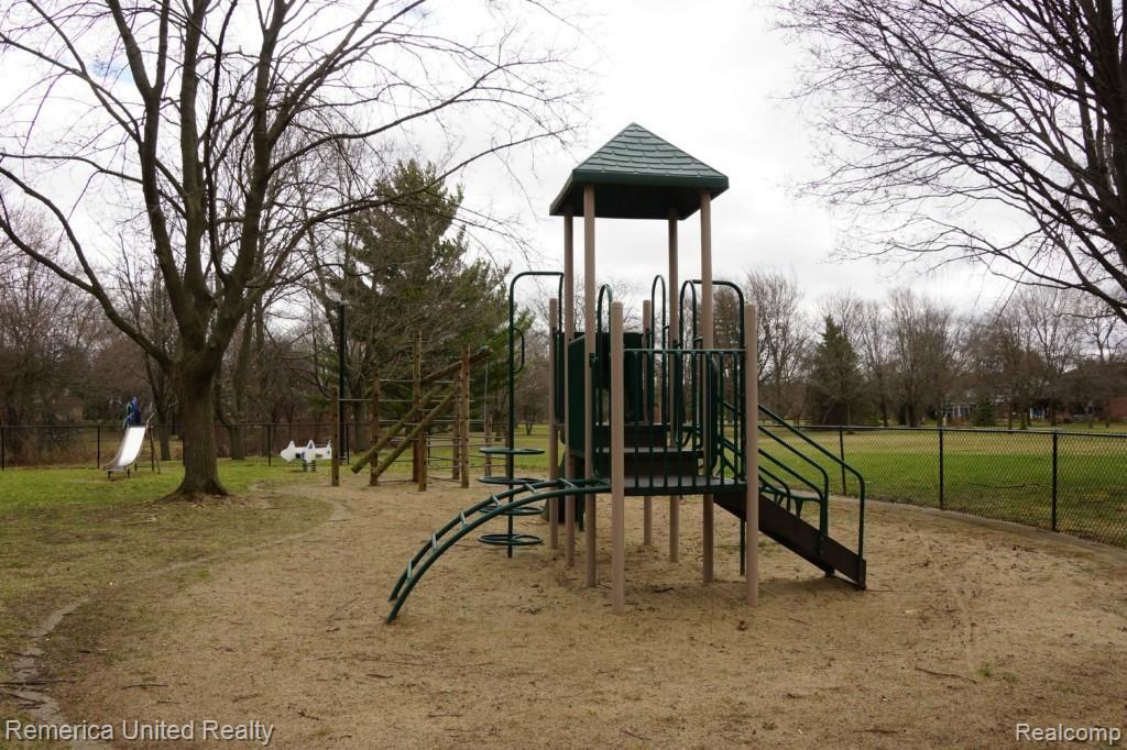 29700 Fox Grove Road Farmington Hills, MI 48334 - Photo 41 of 48
