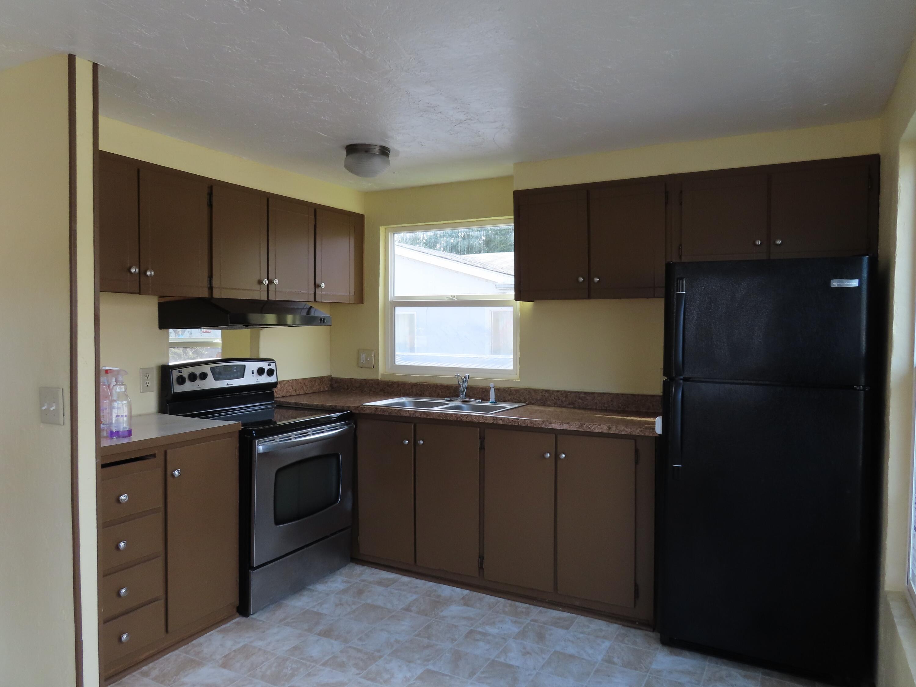 11427 Blackwell Road, Unit 4 Central Point, OR 97502 - Photo 10 of 24 25