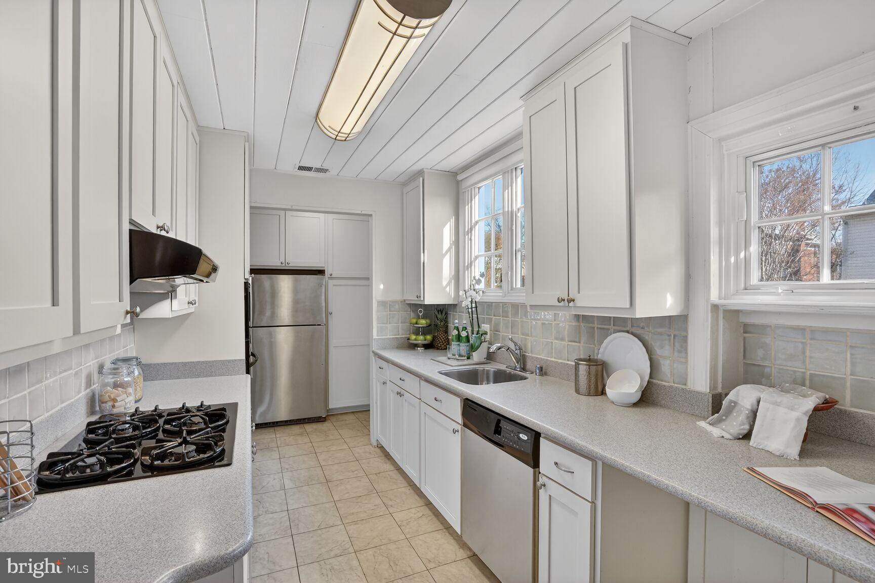 3811 Upton Street Northwest Washington, DC 20016 - Photo 8 of 38