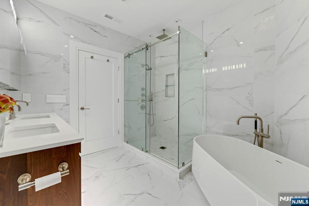 22 Ave At Port Imperial, Unit 114 West New York, NJ 07093 - Photo 23 of 39