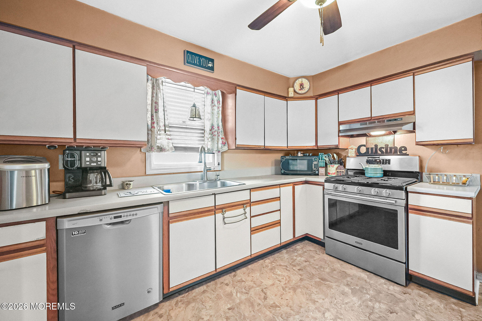 238 Bray Avenue Middletown, NJ 07748 - Photo 11 of 44 280_Bray_Ave_012