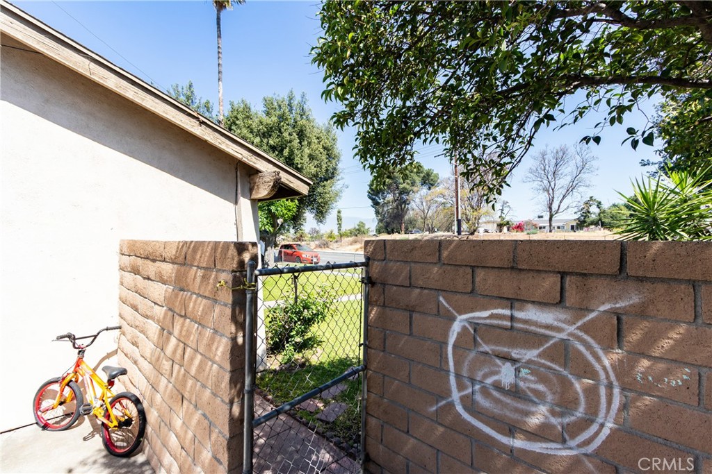 485 East Randall Avenue Rialto, CA 92376 - Photo 27 of 37