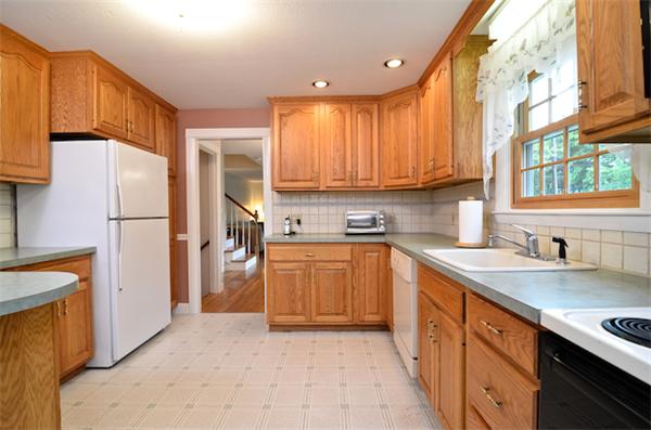 41 Clark Road Weymouth, MA 02190 - Photo 3 of 18 Gallery Image 3