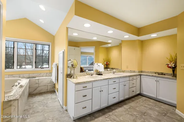 $4,295,000 | 540 Ponder Pt Drive, Sandpoint, ID 83864