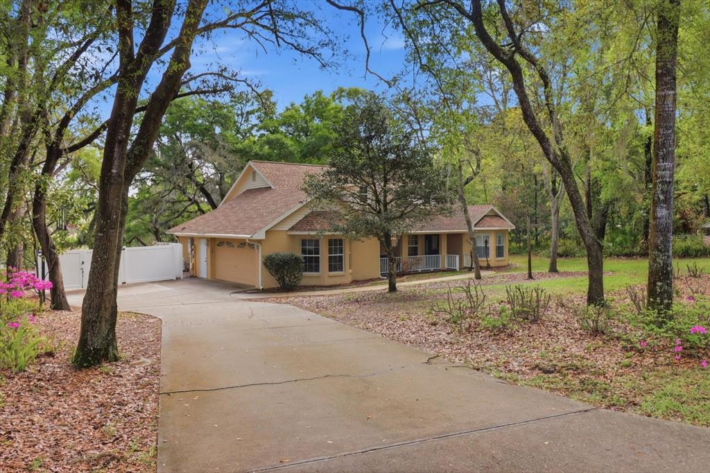 3189 South Graymor Path Inverness, FL 34450 - Photo 3 of 46 a front view of a house with a garden