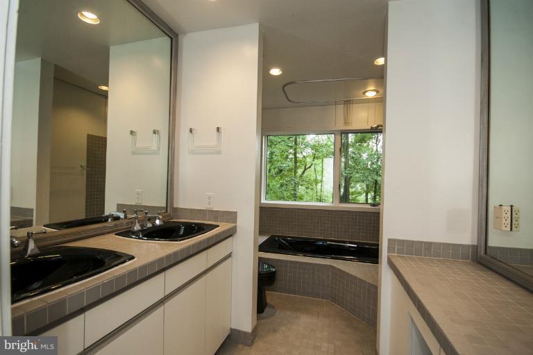 6264 Cardinal Lane Columbia, MD 21044 - Photo 20 of 30 Bath (Master)