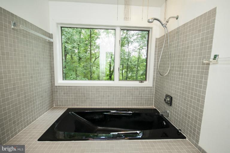 6264 Cardinal Lane Columbia, MD 21044 - Photo 22 of 30 Bath (Master)