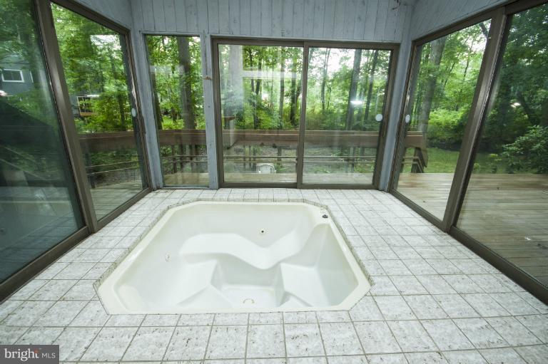 6264 Cardinal Lane Columbia, MD 21044 - Photo 25 of 30 Hot tu