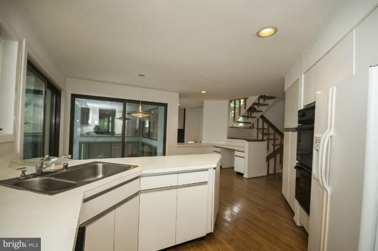6264 Cardinal Lane Columbia, MD 21044 - Photo 7 of 30 Kitchen