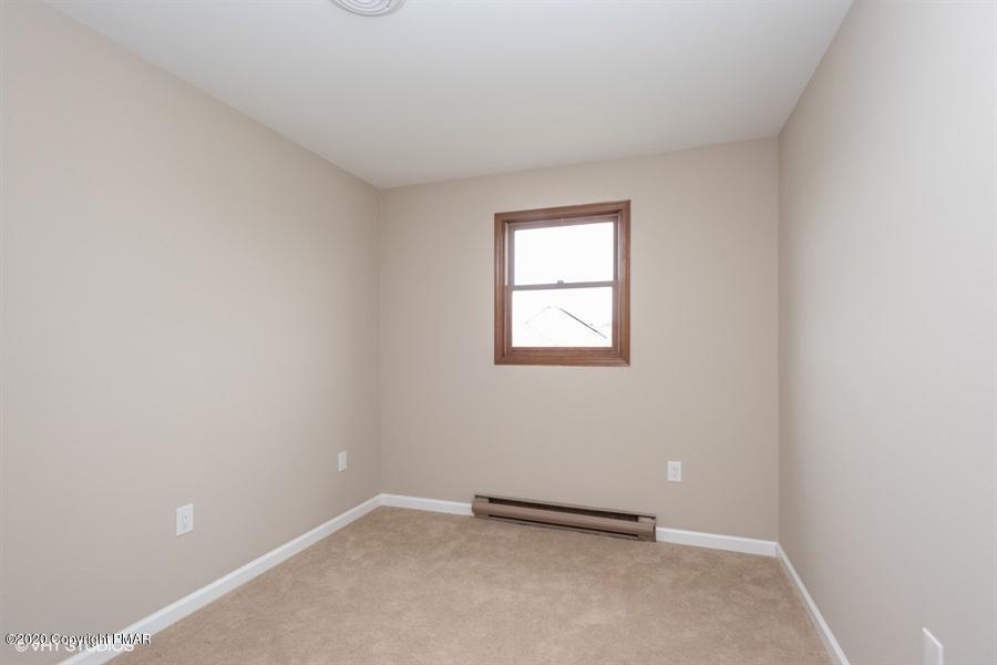 379 Hawk Road Saylorsburg, PA 18353 - Photo 11 of 22 11_379HAWKRD_2012_LowRes